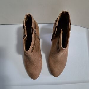 EAST 5TH Elegant Tan Suede Ankle Boots Size 7.5